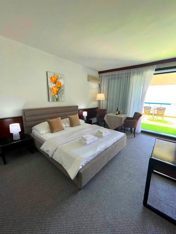 Corpus A - Hotel Albatros Ulcinj Zewnętrze zdjęcie