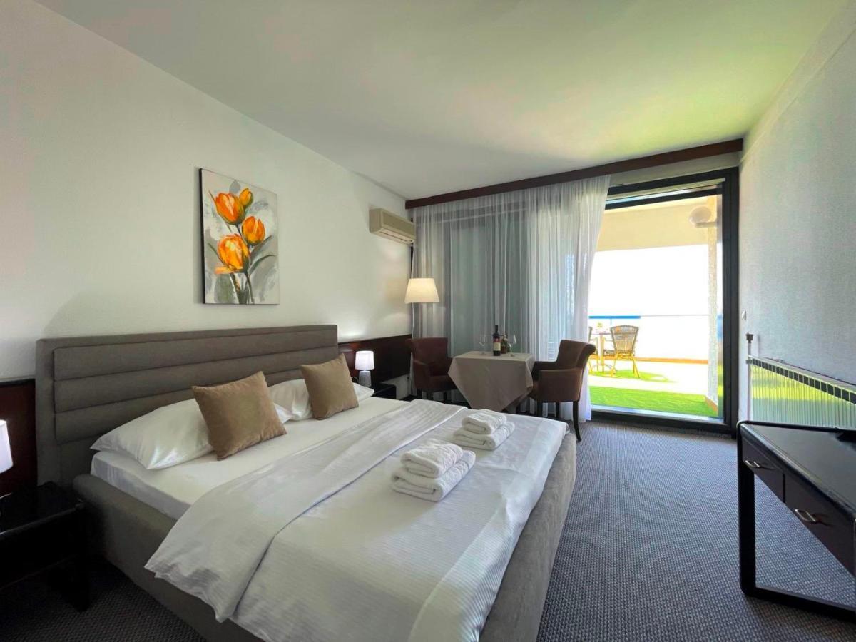Corpus A - Hotel Albatros Ulcinj Zewnętrze zdjęcie
